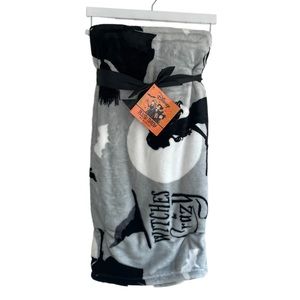 New! Disney Hocus Pocus Witches Be Crazy Halloween Plush Blanket Throw